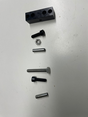 Assemblage de pièces et composants d'usinage de blocs d'acier